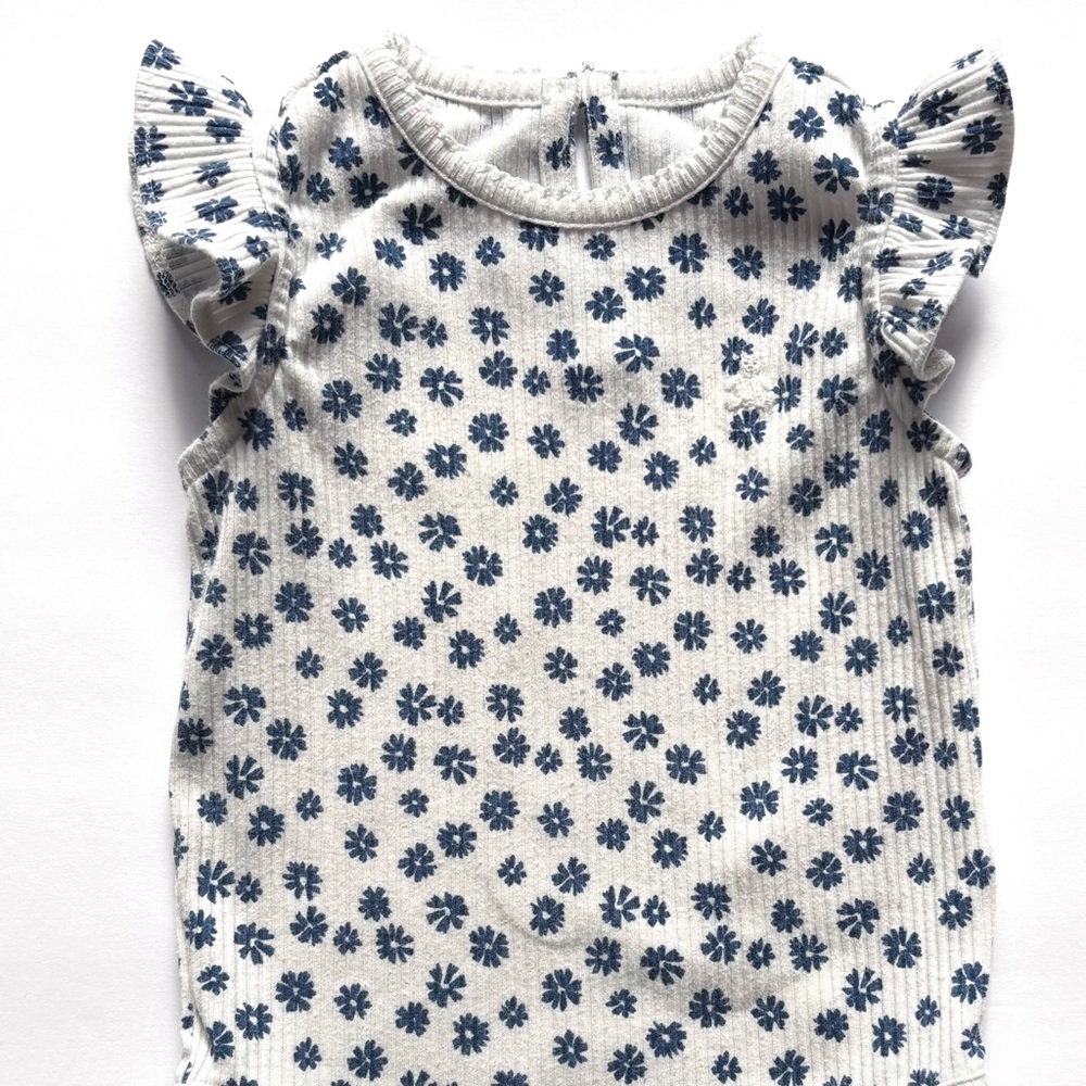 GAP BABY Ribbed Dainty Floral Keyhole Button Ruffle Flutter Sleeve Bodysuit - Picture 11 of 11